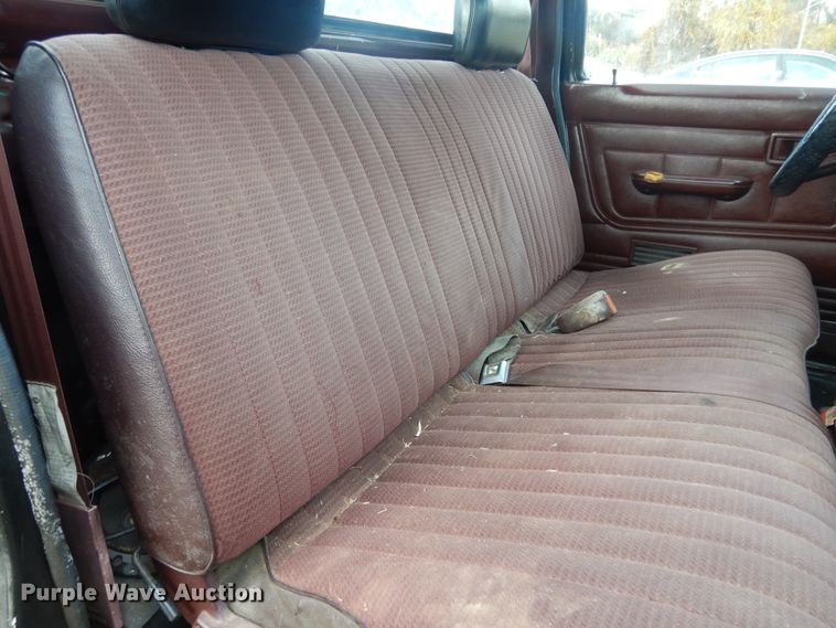 image for item DI8620 1990 Nissan  pickup truck