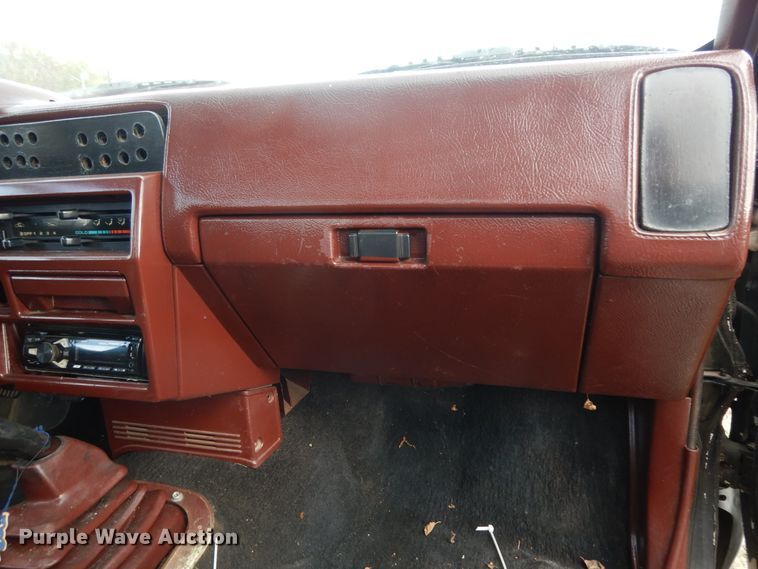 image for item DI8620 1990 Nissan  pickup truck