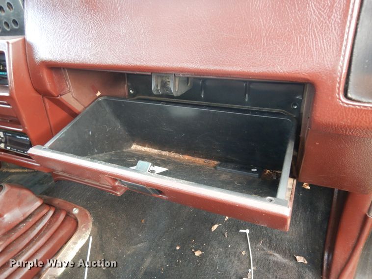 image for item DI8620 1990 Nissan  pickup truck