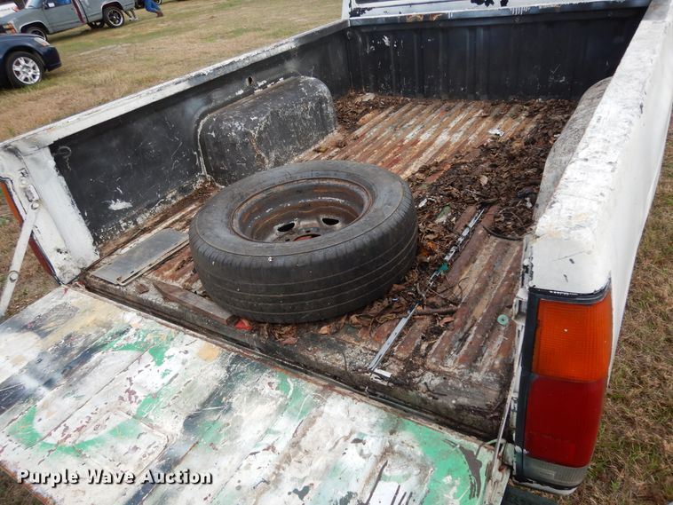 image for item DI8620 1990 Nissan  pickup truck