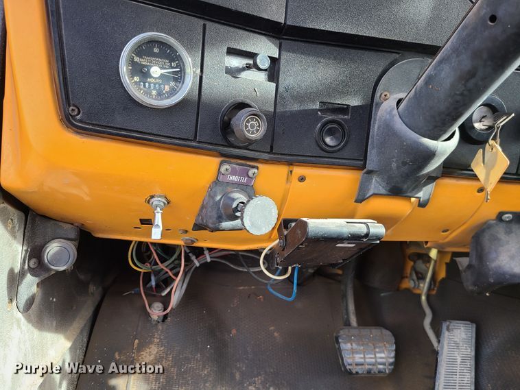 image for item DJ1625 1989 GMC C7000  flatbed truck