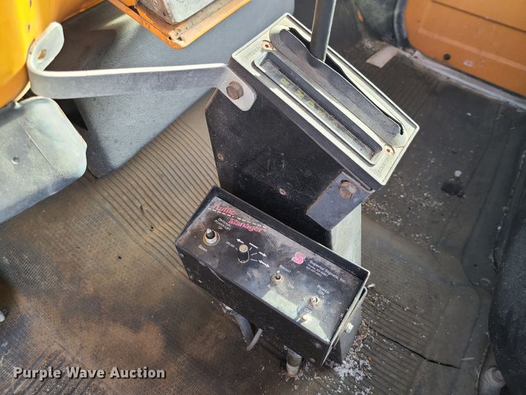 image for item DJ1625 1989 GMC C7000  flatbed truck