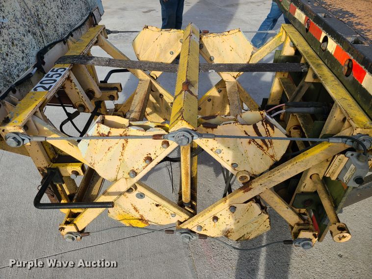 image for item DJ1625 1989 GMC C7000  flatbed truck