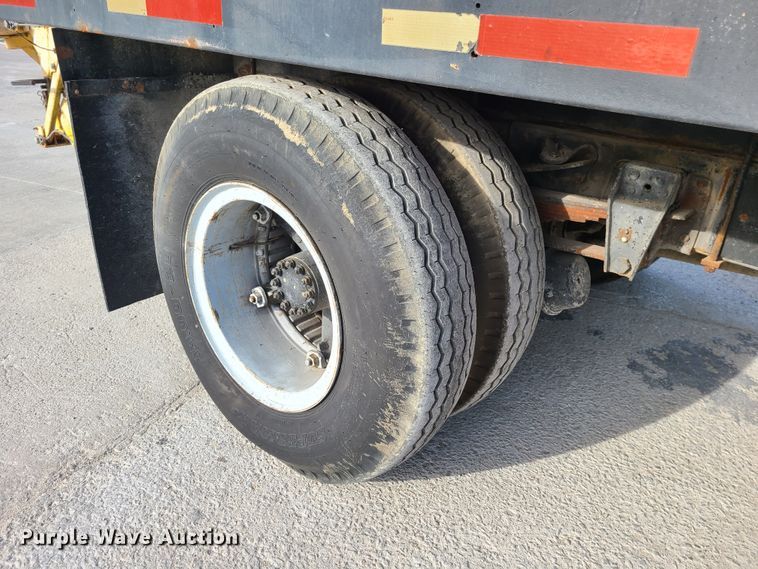 image for item DJ1625 1989 GMC C7000  flatbed truck