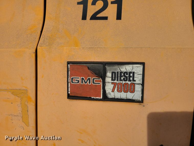 image for item DJ1625 1989 GMC C7000  flatbed truck