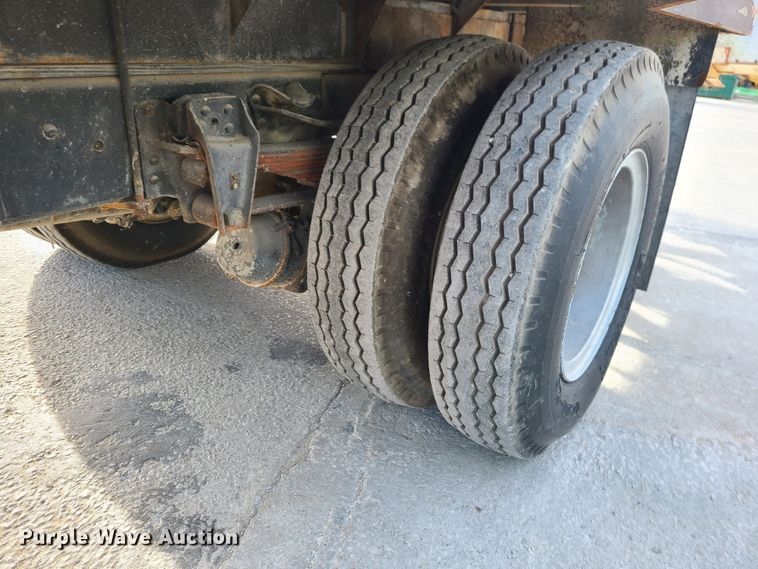 image for item DJ1625 1989 GMC C7000  flatbed truck