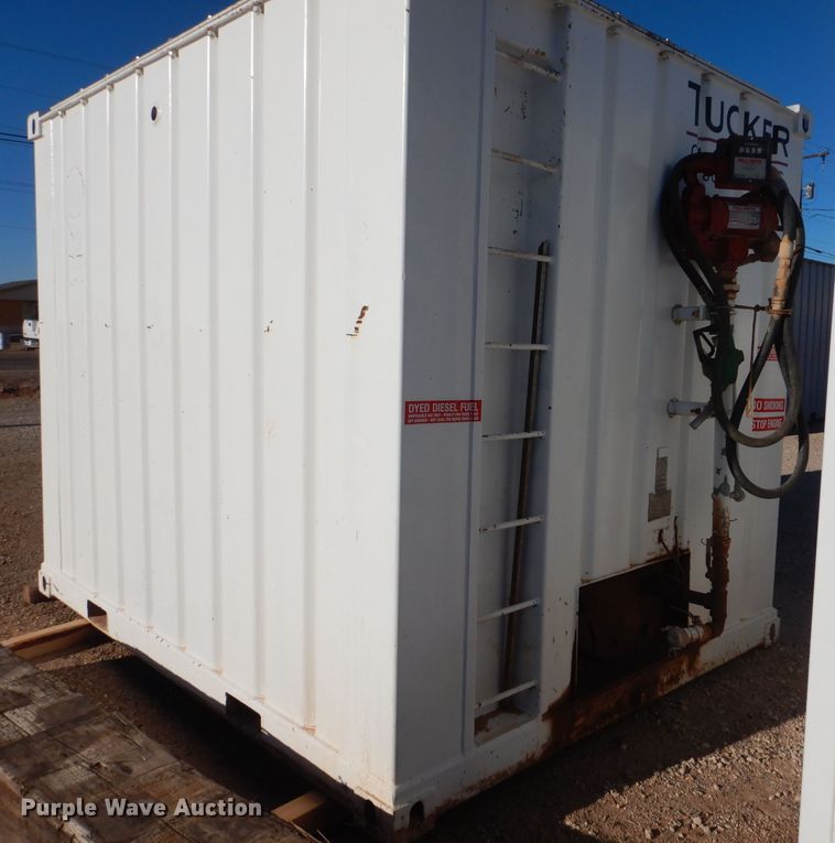 image for item DJ8904 2000  fuel tank