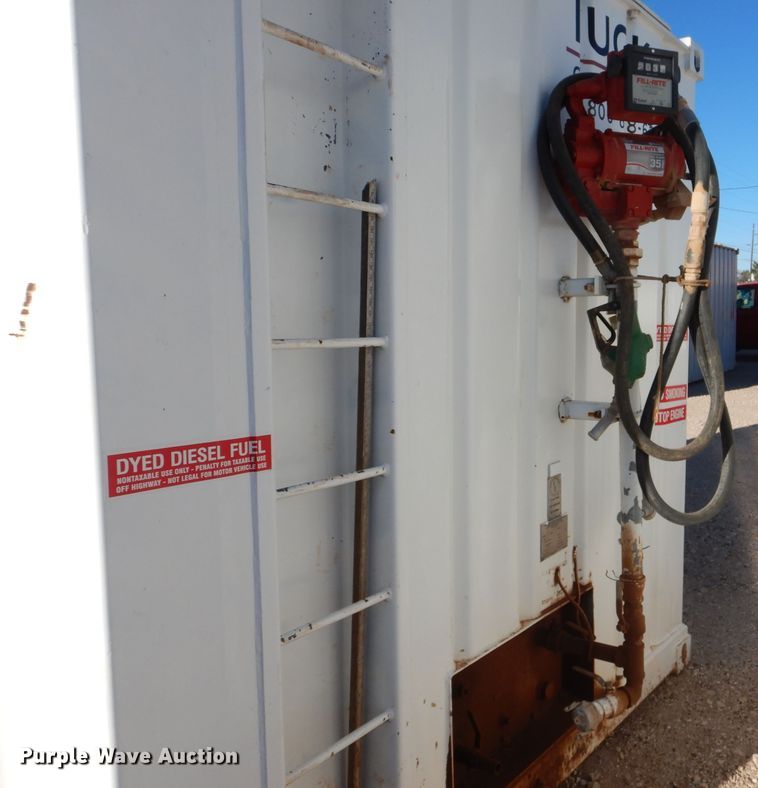 image for item DJ8904 2000  fuel tank