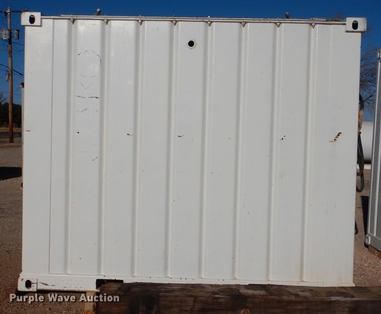 image for item DJ8904 2000  fuel tank