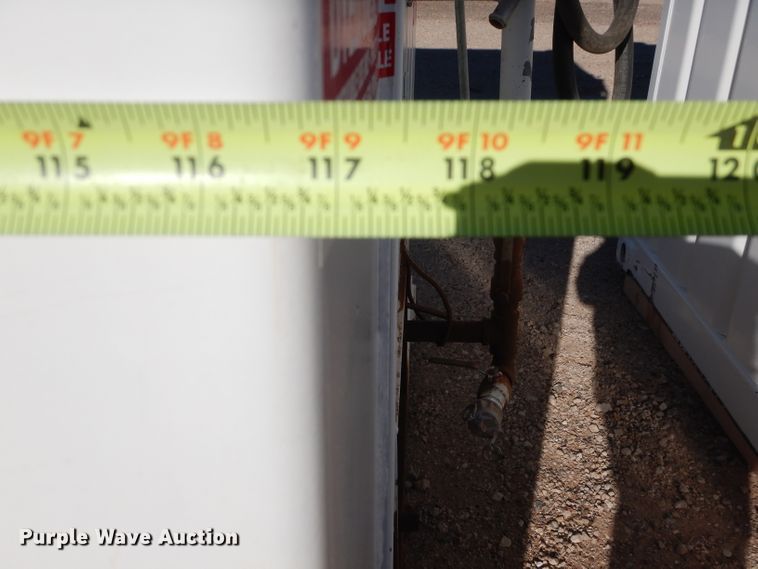 image for item DJ8904 2000  fuel tank