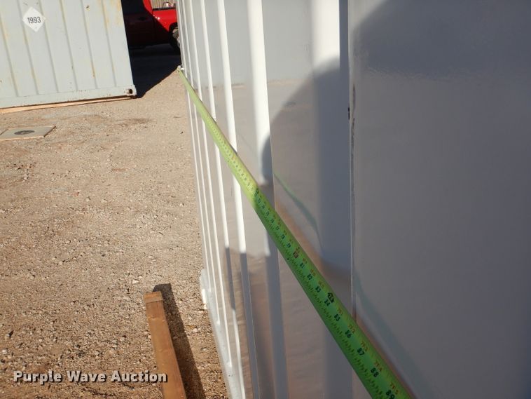 image for item DJ8904 2000  fuel tank