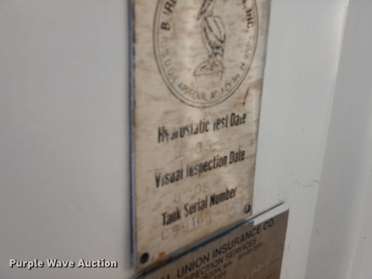 image for item DJ8904 2000  fuel tank