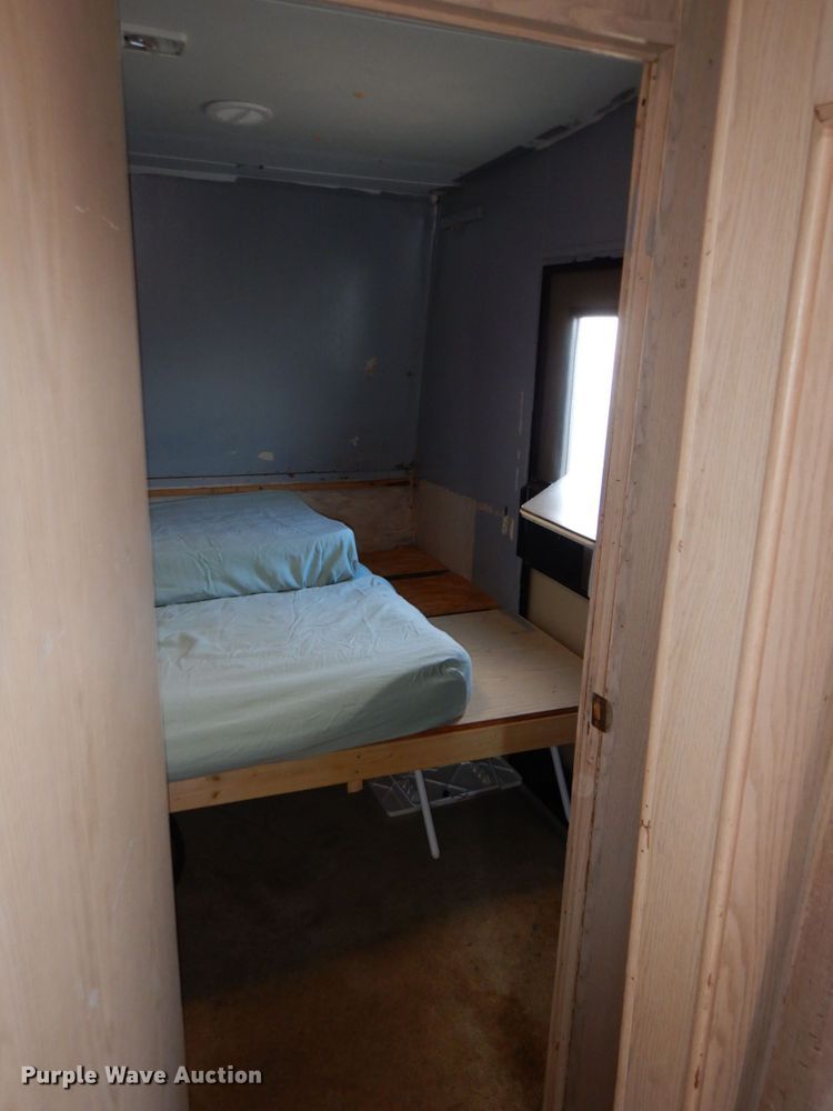 image for item DK8708 1999 Franklin  camper