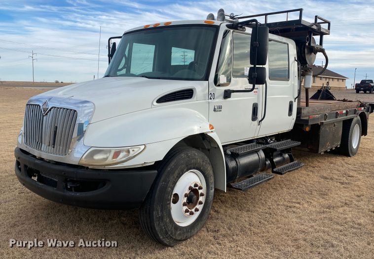 image for item DL1330 2007 International 4300  Crew Cab flatbed truck