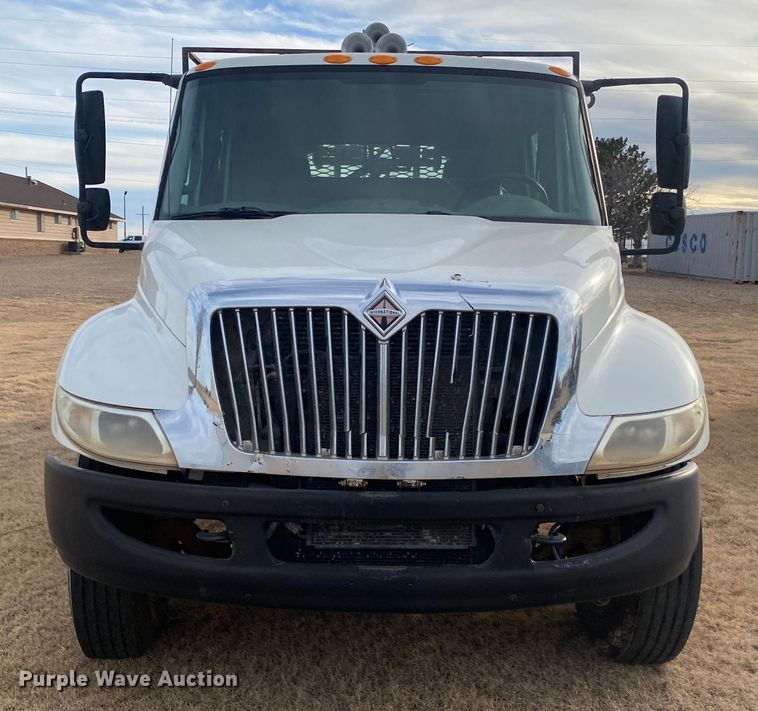 image for item DL1330 2007 International 4300  Crew Cab flatbed truck