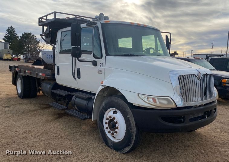 image for item DL1330 2007 International 4300  Crew Cab flatbed truck