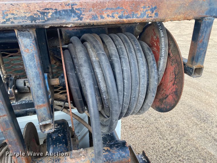 image for item DL1330 2007 International 4300  Crew Cab flatbed truck