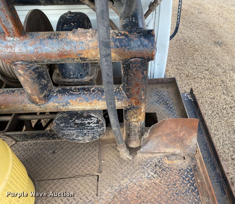 image for item DL1330 2007 International 4300  Crew Cab flatbed truck