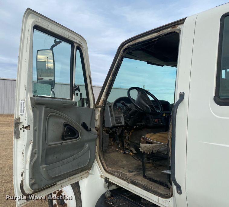 image for item DL1330 2007 International 4300  Crew Cab flatbed truck