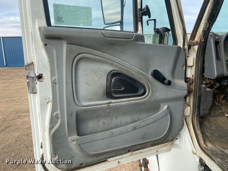 image for item DL1330 2007 International 4300  Crew Cab flatbed truck