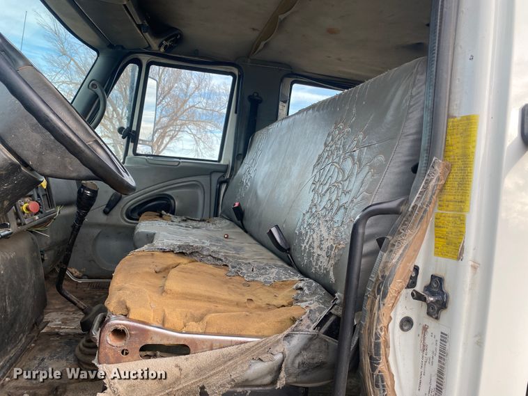 image for item DL1330 2007 International 4300  Crew Cab flatbed truck