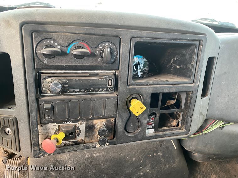 image for item DL1330 2007 International 4300  Crew Cab flatbed truck