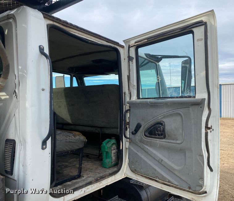 image for item DL1330 2007 International 4300  Crew Cab flatbed truck