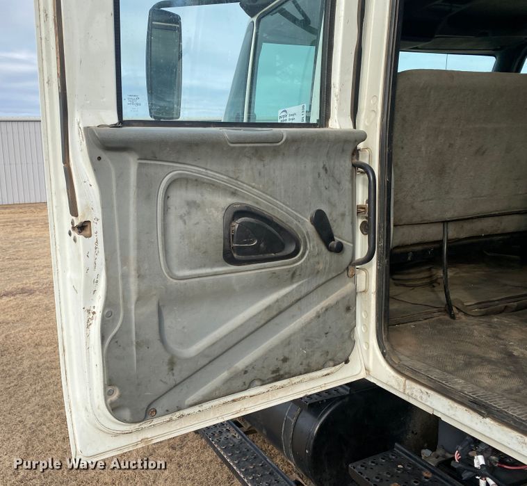 image for item DL1330 2007 International 4300  Crew Cab flatbed truck