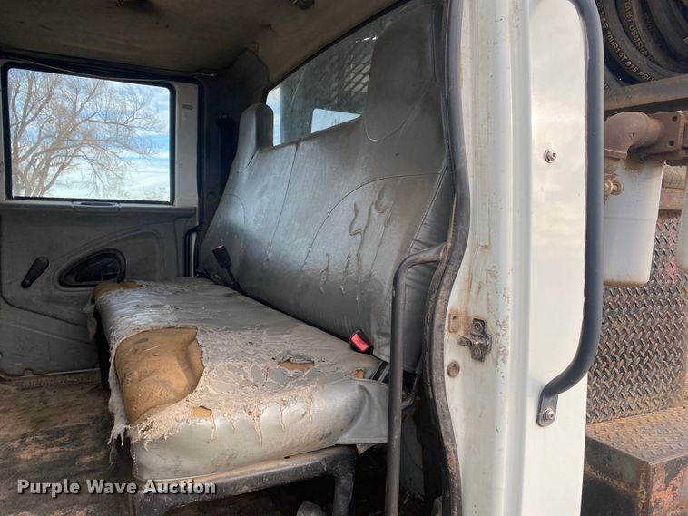 image for item DL1330 2007 International 4300  Crew Cab flatbed truck