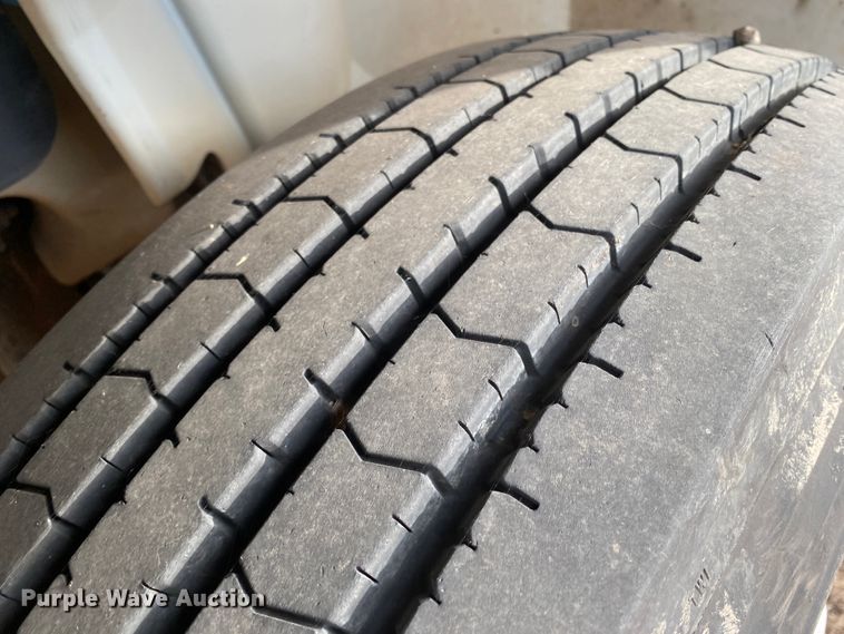 image for item DL1330 2007 International 4300  Crew Cab flatbed truck