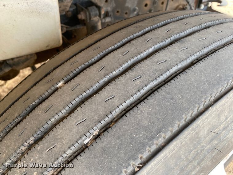 image for item DL1330 2007 International 4300  Crew Cab flatbed truck