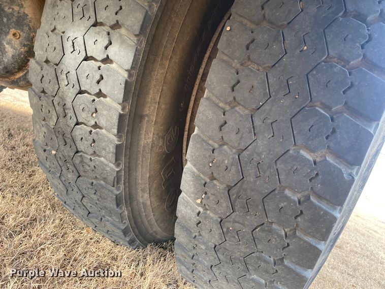 image for item DL1330 2007 International 4300  Crew Cab flatbed truck