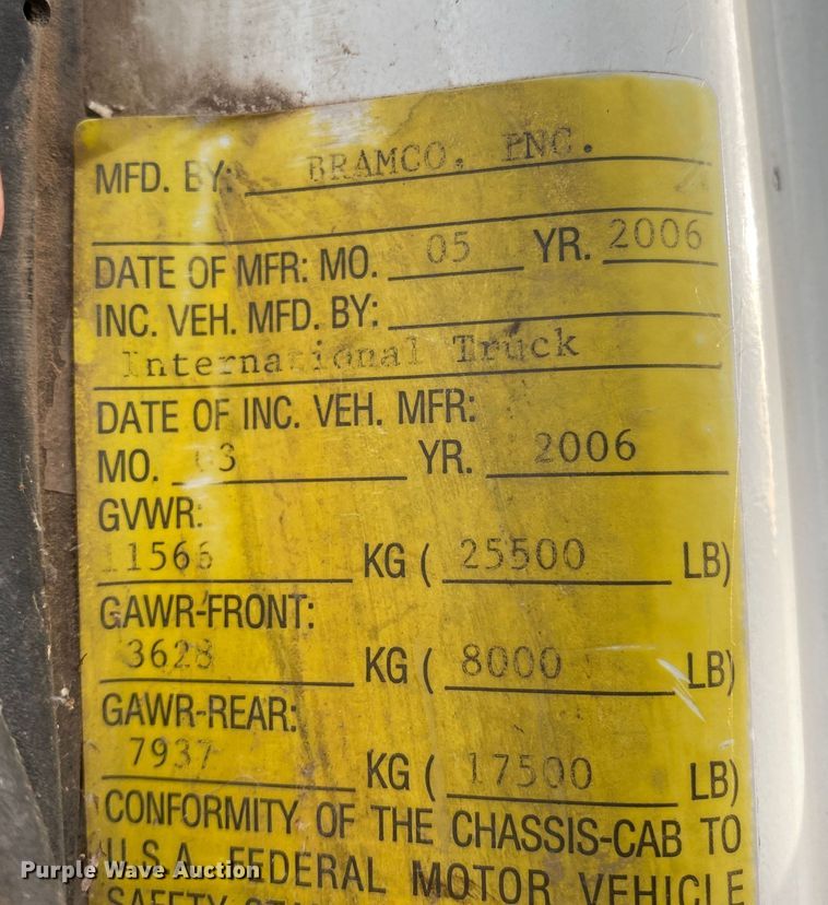 image for item DL1330 2007 International 4300  Crew Cab flatbed truck