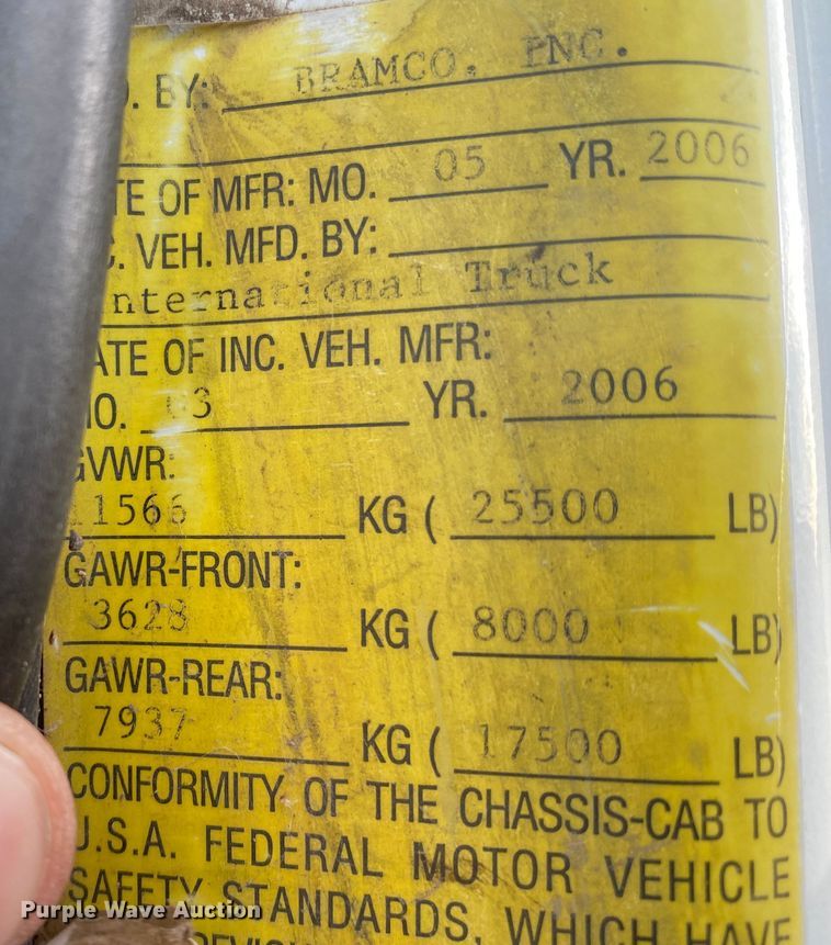 image for item DL1330 2007 International 4300  Crew Cab flatbed truck