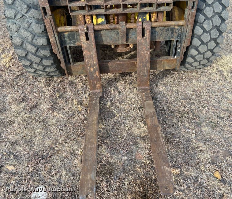 image for item DL1331 Hyster  forklift