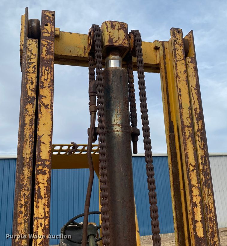 image for item DL1331 Hyster  forklift