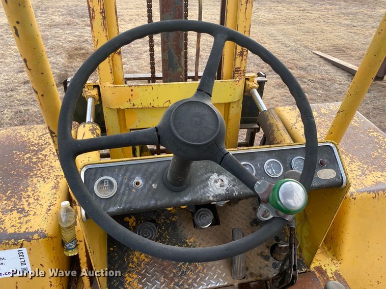 image for item DL1331 Hyster  forklift