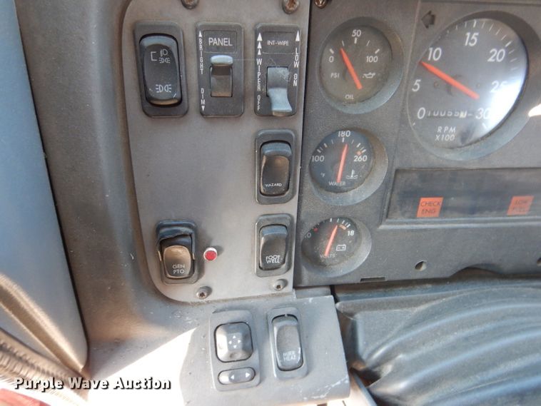 image for item DL5899 2005 American Lafrance L24M-75  aerial platform fire truck