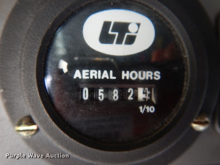 image for item DL5899 2005 American Lafrance L24M-75  aerial platform fire truck