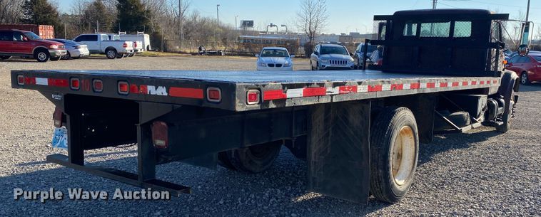 image for item DL6809 2002 International 4700  flatbed truck