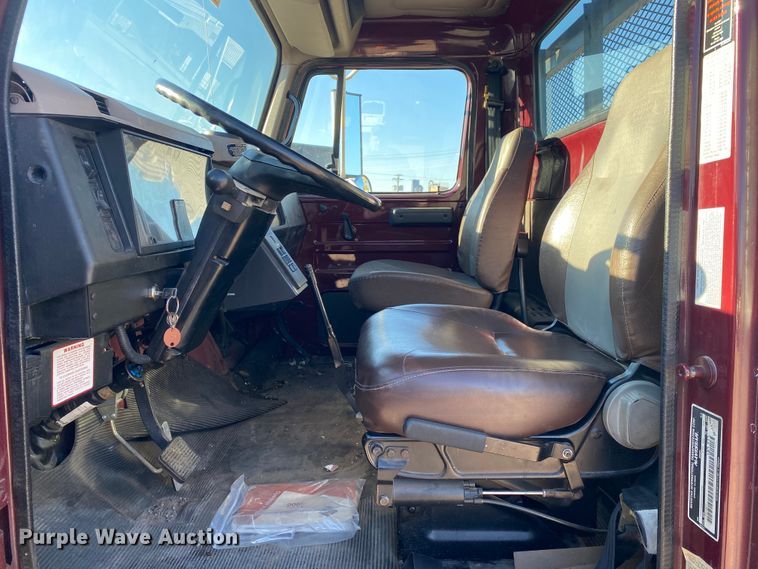 image for item DL6809 2002 International 4700  flatbed truck