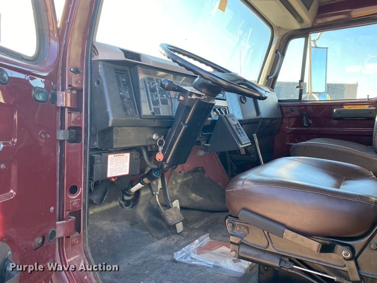 image for item DL6809 2002 International 4700  flatbed truck