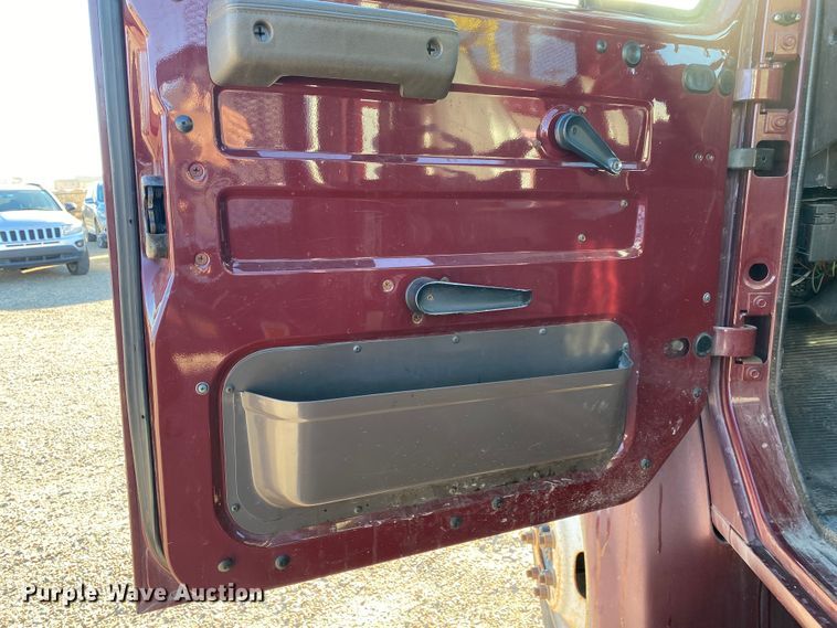 image for item DL6809 2002 International 4700  flatbed truck