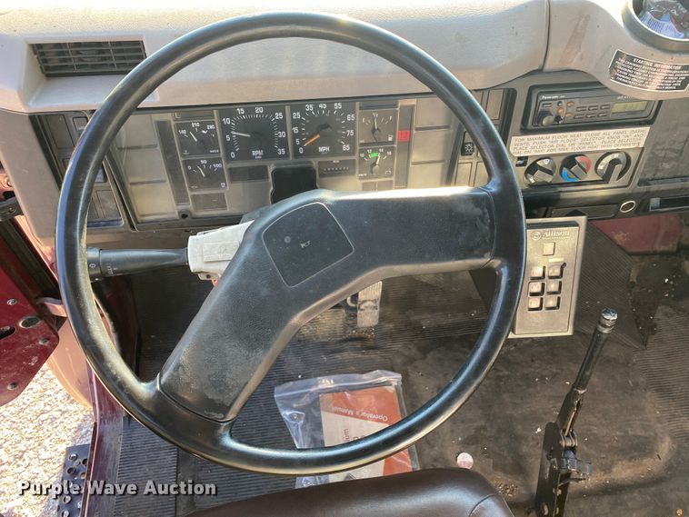 image for item DL6809 2002 International 4700  flatbed truck