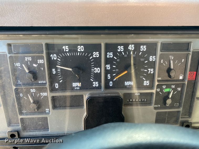 image for item DL6809 2002 International 4700  flatbed truck