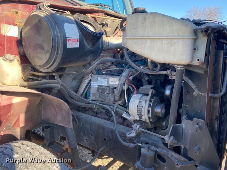 image for item DL6809 2002 International 4700  flatbed truck