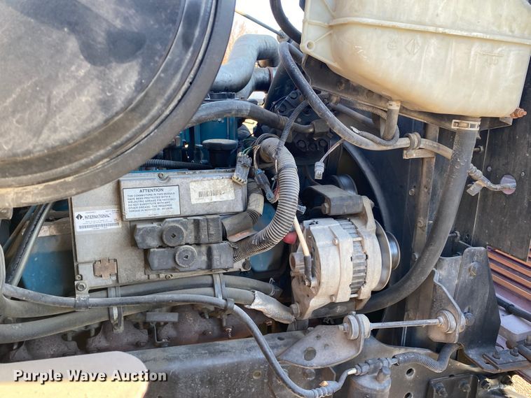 image for item DL6809 2002 International 4700  flatbed truck