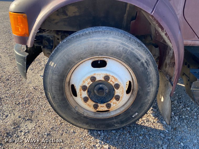 image for item DL6809 2002 International 4700  flatbed truck