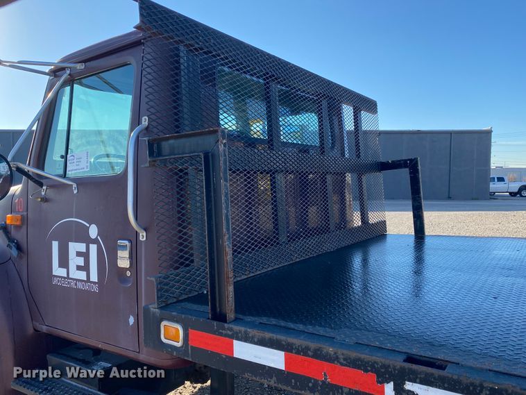 image for item DL6809 2002 International 4700  flatbed truck