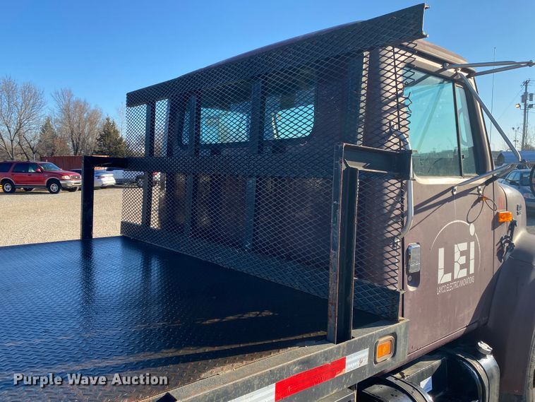 image for item DL6809 2002 International 4700  flatbed truck